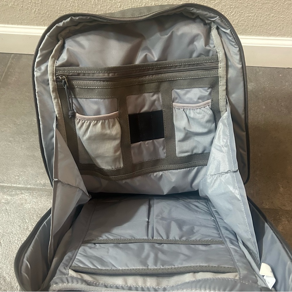 Camelbak laptop backpack - Picture 4 of 9